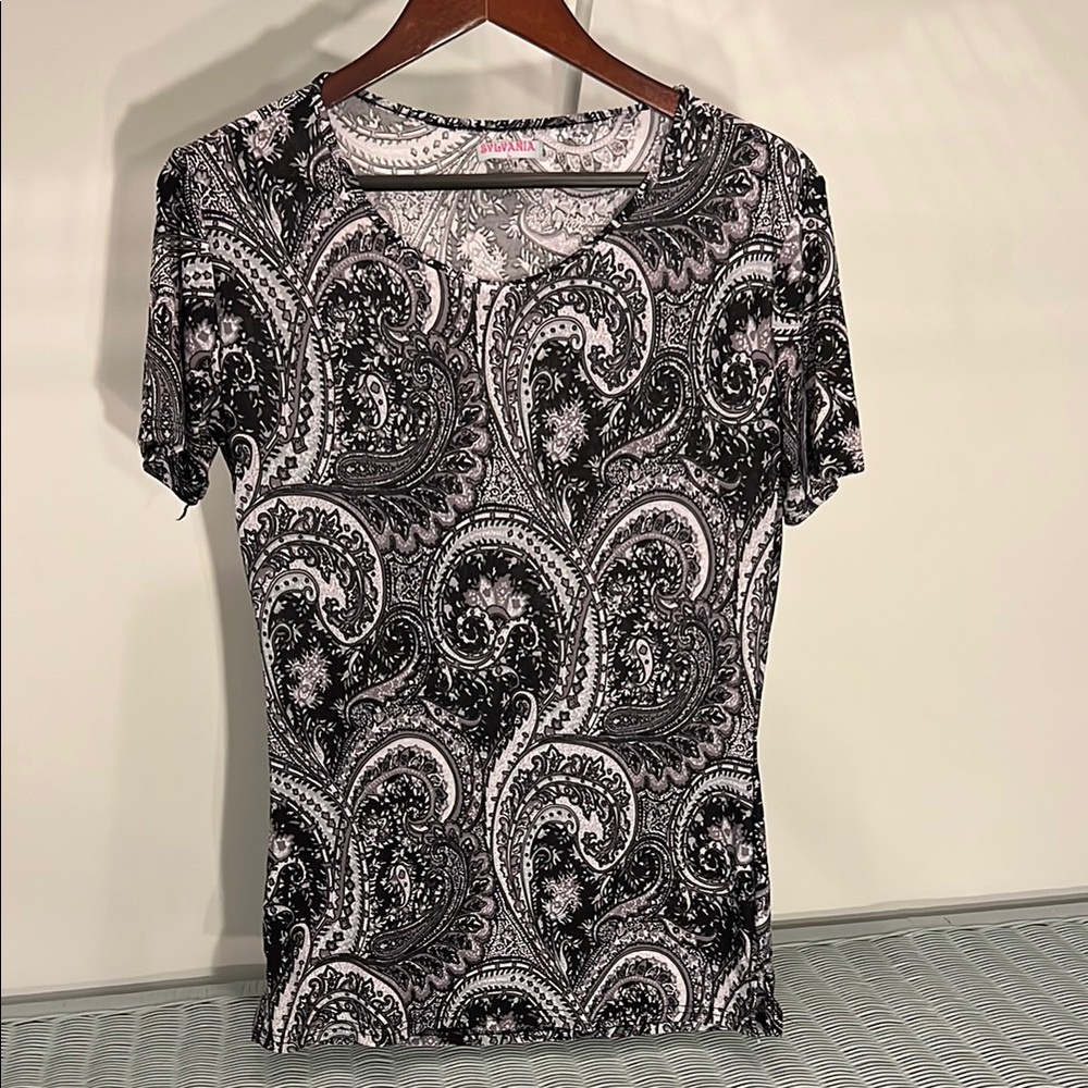 Chico's Monochrome Paisley Short Sleeve Tee